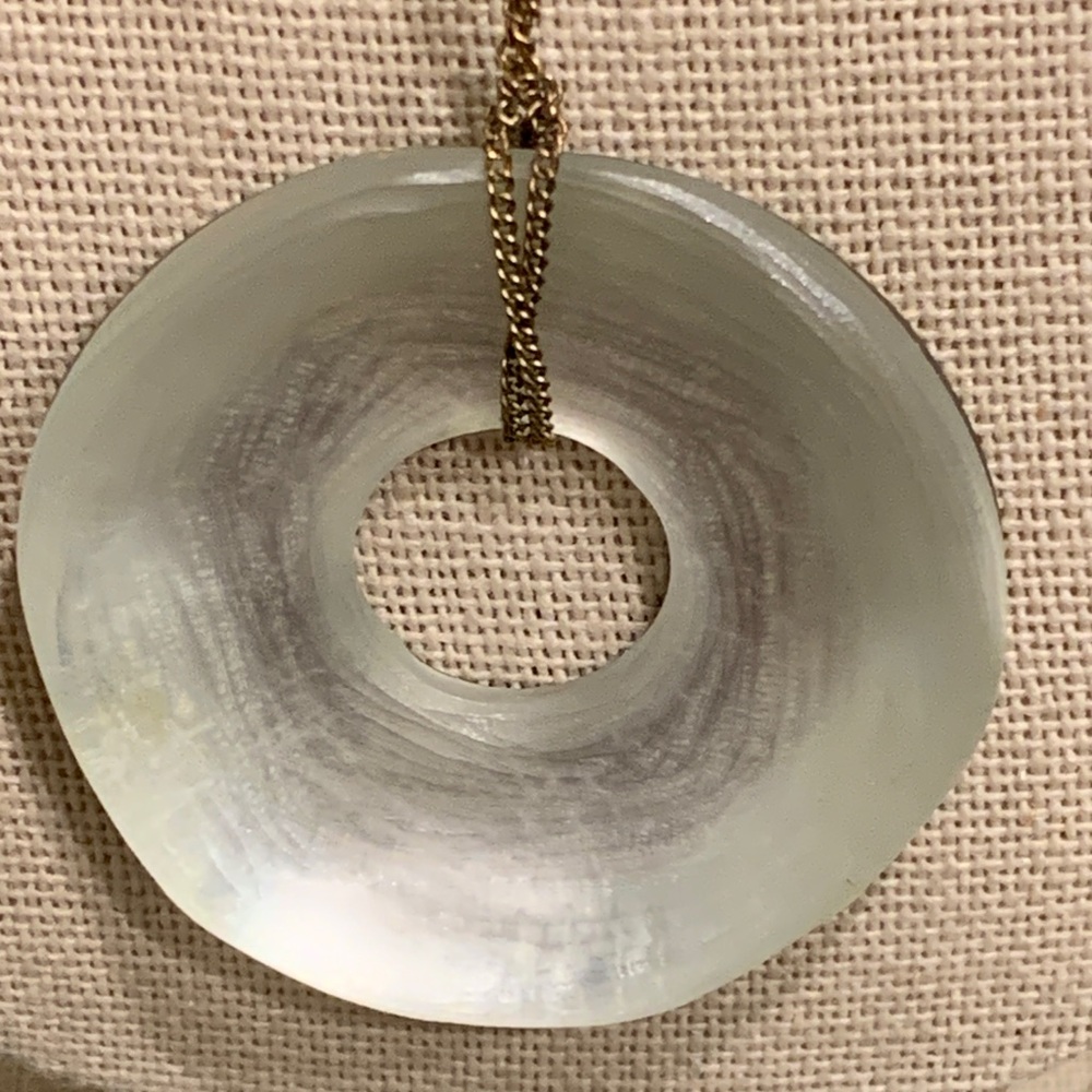 ALEXIS BITTAR Pendant Silver/White Carved Lucite Circle Gold Tone Chain Vintage - Picture 2 of 7